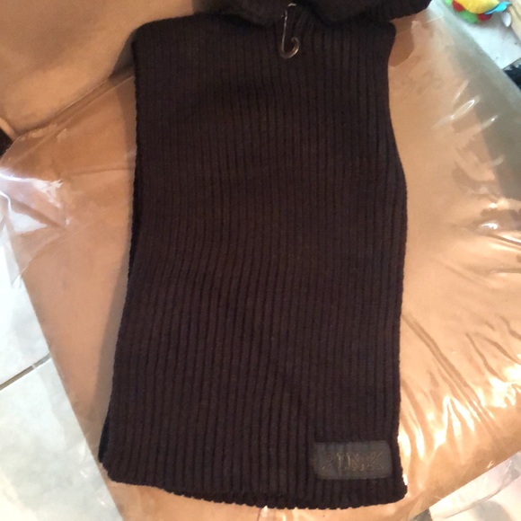 Victoria Secret PINK Hat & Scarf Set - Picture 8 of 14